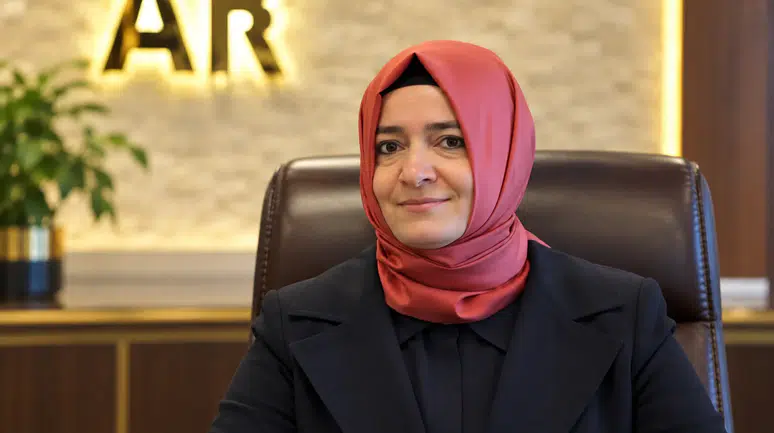 Fatma Betül Sayan Kaya AK Parti'den İhraç Edildi