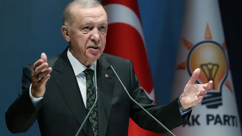 AK Parti'nin 25. yıl kutlamasında Siyasi Transferler