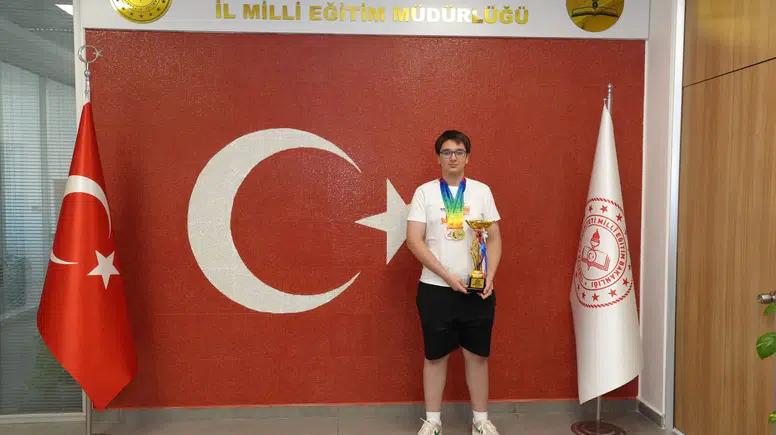 Singapur’dan İzmir’e Dünya İkinciliği Gururu
