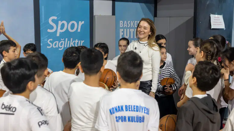Konak Belediyesi’nin Kış Spor Okullarında Kayıt Heyecanı Devam Ediyor