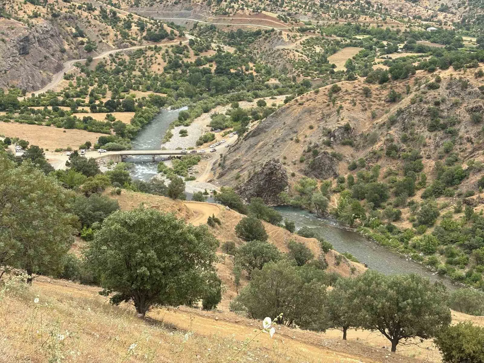 Sarım Çayı’nda 11 gündür süren umutlu bekleyiş: Aileden gelecek habere odaklanıldı