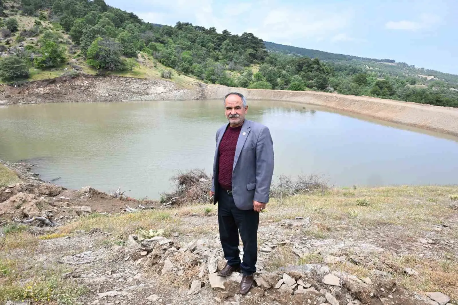 Salihli’de çiftçinin yüzü güldü: Hasarlı gölet modern dokunuşla yenilendi