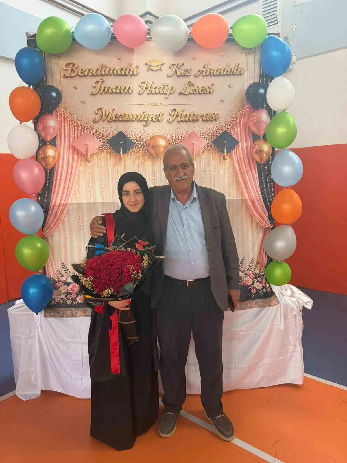 Muradiye’de çifte kutlama: Mezuniyet heyecanı pilav gününde taçlandı
