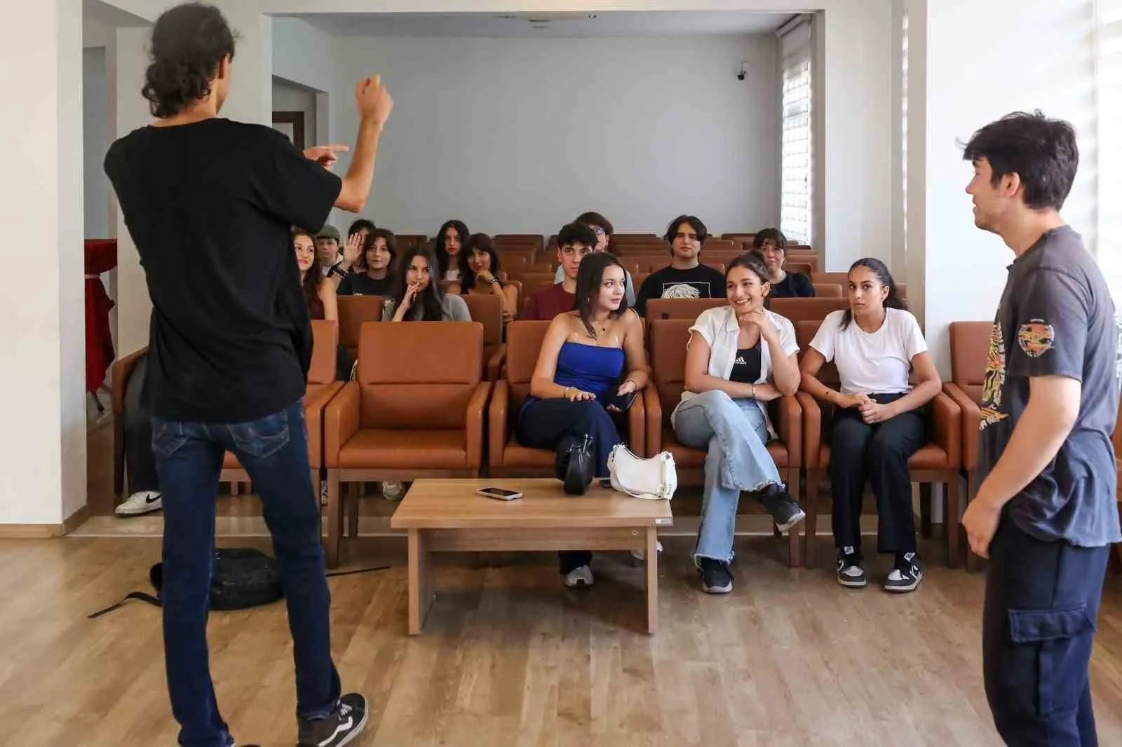 Efeler'de yaz tatili dolu dolu geçecek: Ücretsiz kurslar için geri sayım başladı
