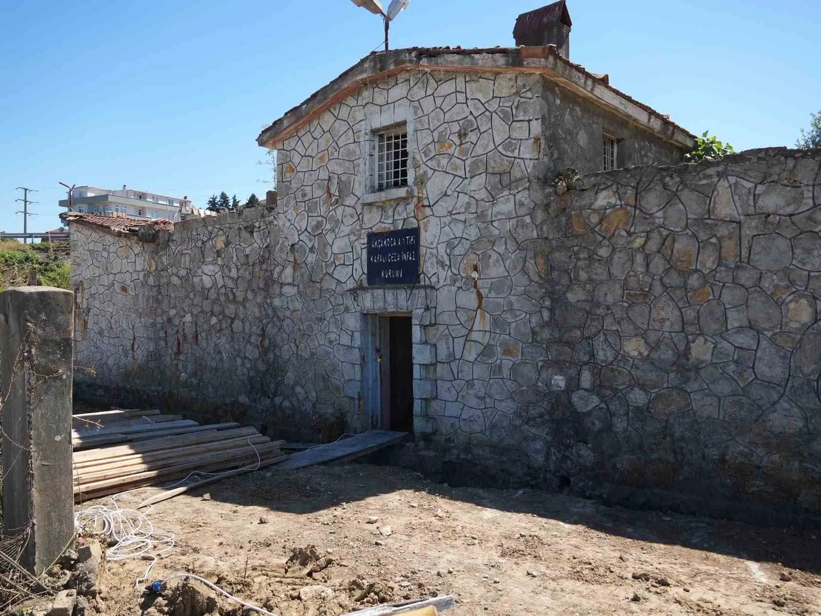 Parmaklıklar ardında bilgi rüzgarı: Tarihi cezaevi kültür merkezine dönüşüyor