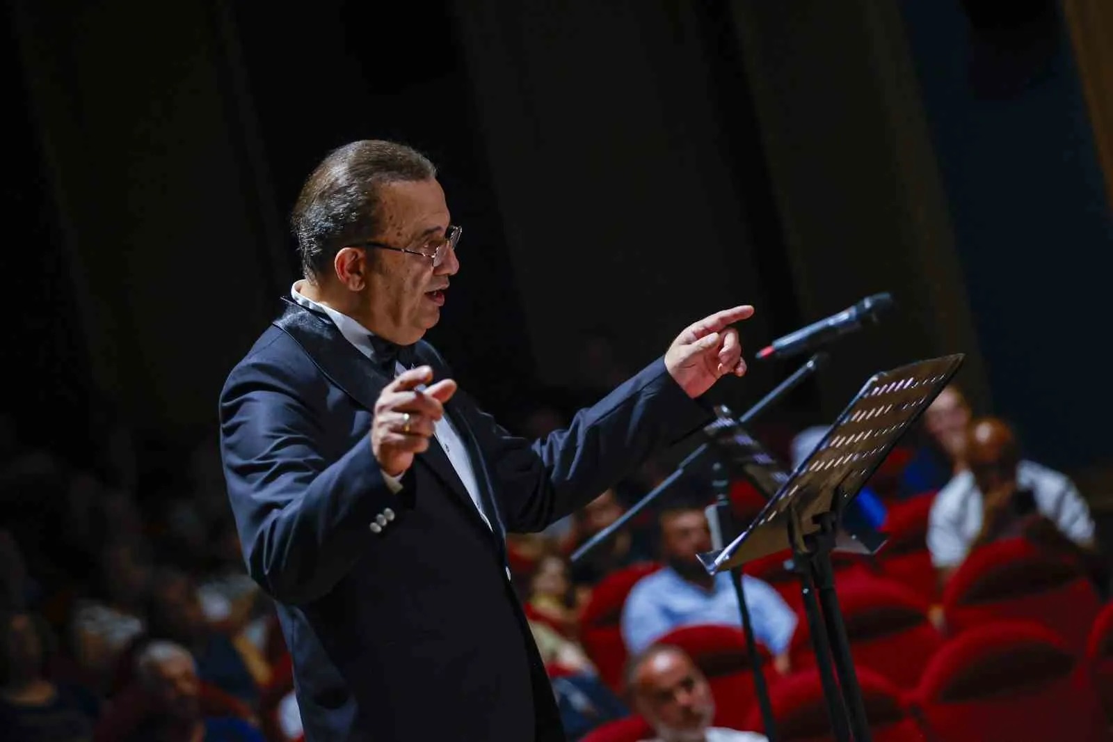 Sadettin Kaynak rüzgarı Antalya’yı sardı: Musiki dolu geceye yoğun ilgi