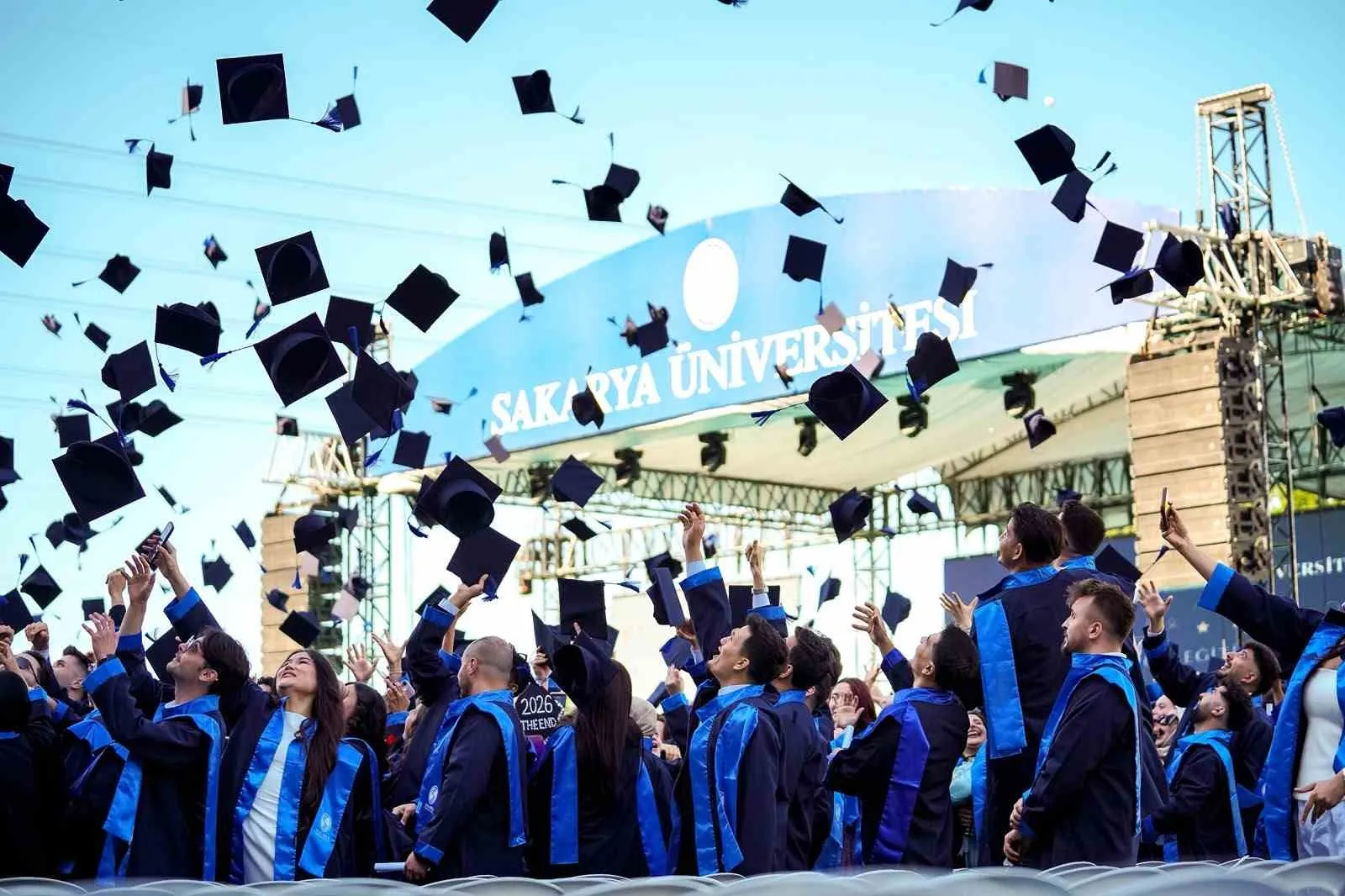 Sakarya Üniversitesi’nde mezuniyet coşkusu: Binlerce genç diplomalarına kavuştu