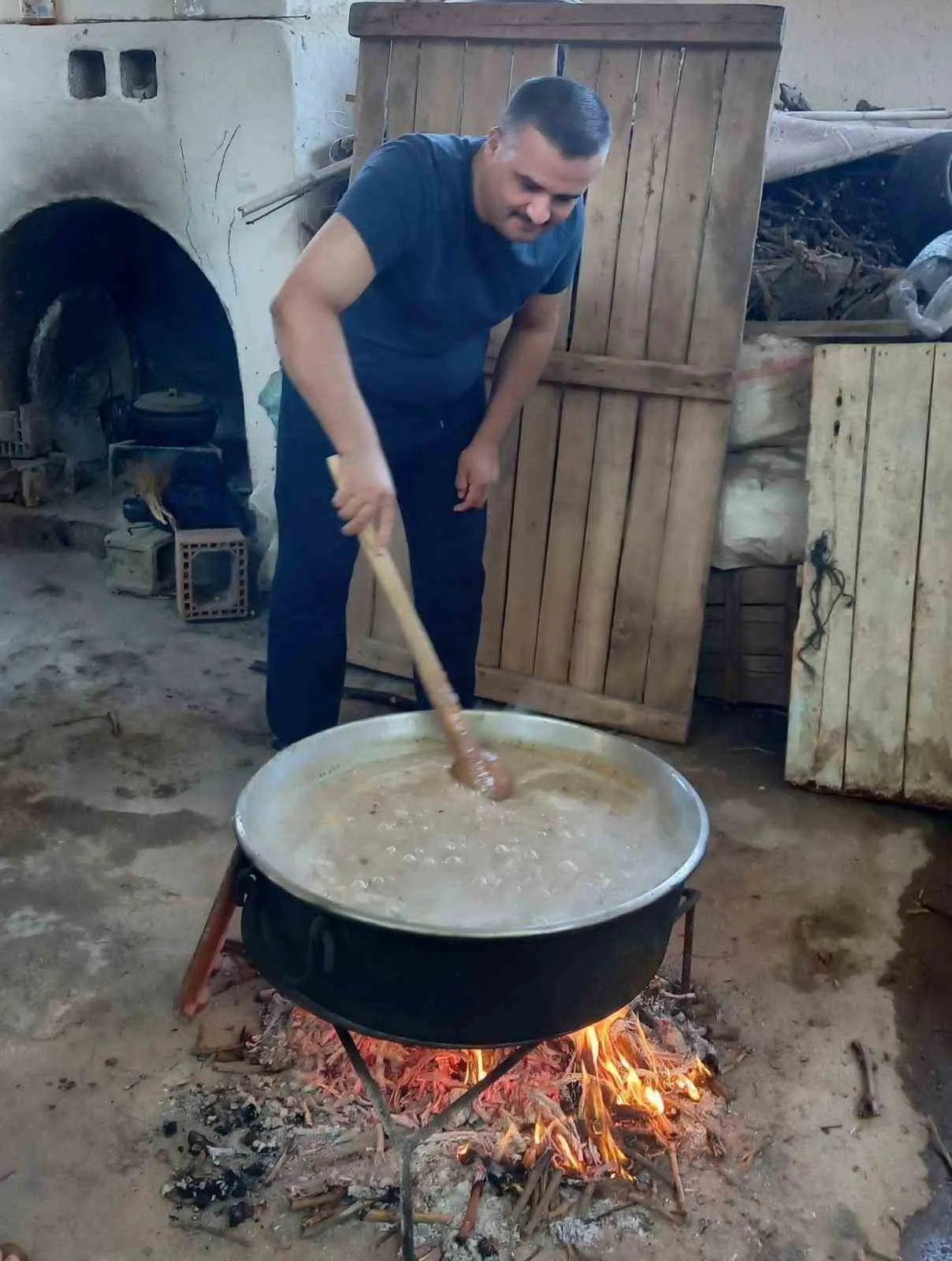 Sarıgöl’de aşure bereketi sokaklara taştı: Paylaşmanın huzuru yaşanıyor