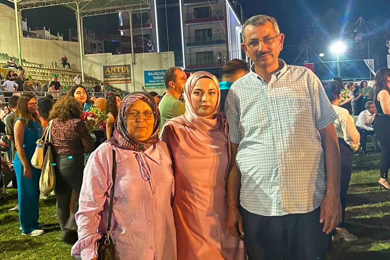 Serebral palsiyi azmiyle yendi: Diploma sevincini bölüm ikinciliğiyle taçlandırdı