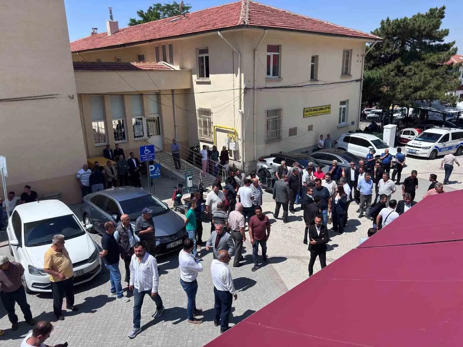 Sivrihisar’da MHP’den gövde gösterisi: Yeni merkez kapılarını açtı