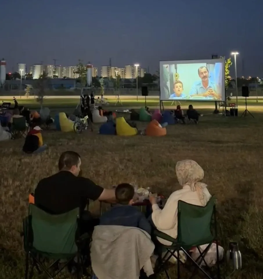 Sincan’da yıldızların altında sinema keyfi başladı
