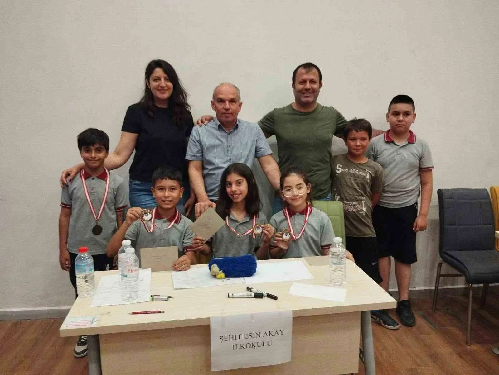 Sarıgöl'de akademik heyecan: Bilgi yarışmasının zirvesinde Şehit Esin Akay İlkokulu var
