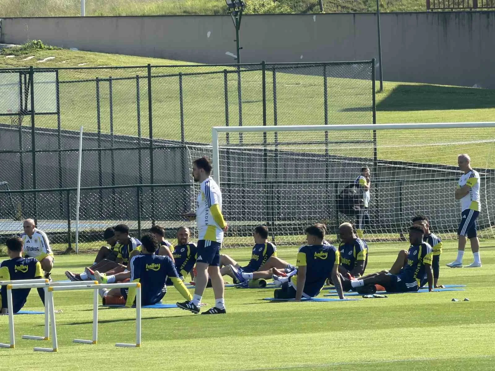 Fenerbahçe Düzce'de mesaiye başladı: İsmail Kartal'ın gözü yeni transferlerde