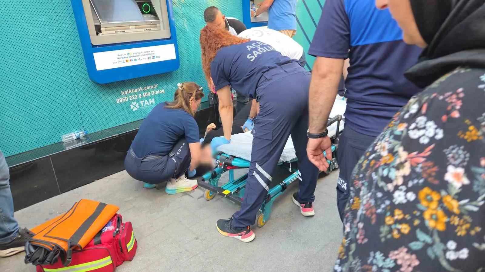 Samsun'da kavurucu sıcaklar can yaktı: ATM önünde fenalaşan hamile kadın hastanelik oldu