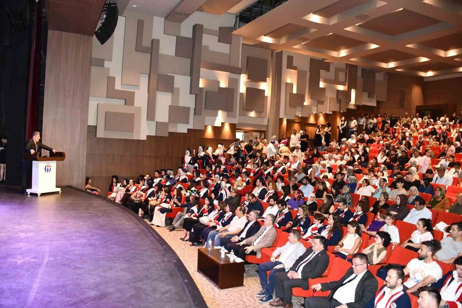 Halı sektörünün geleceği genç tasarımcılara emanet: Hayal kurmaktan vazgeçmeyin