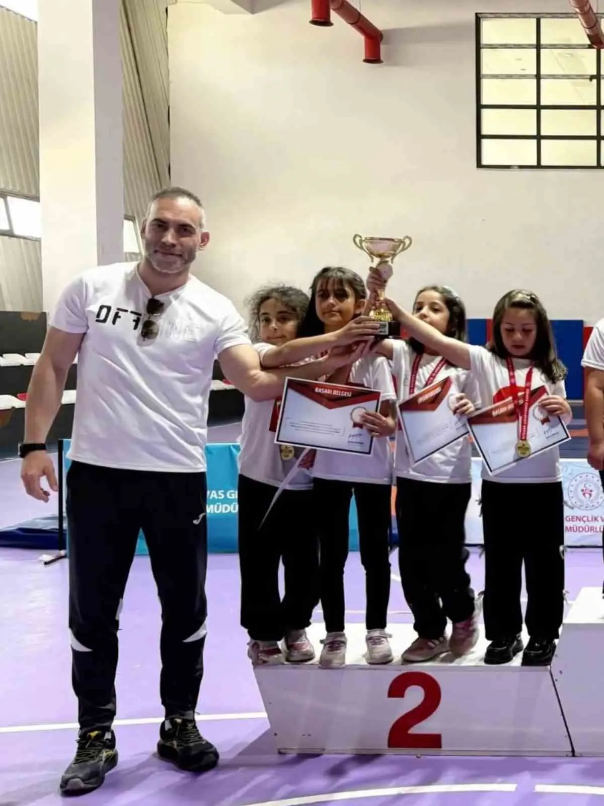 Minik zihinlerin strateji savaşı: Sivas’ta şampiyonlar belli oldu