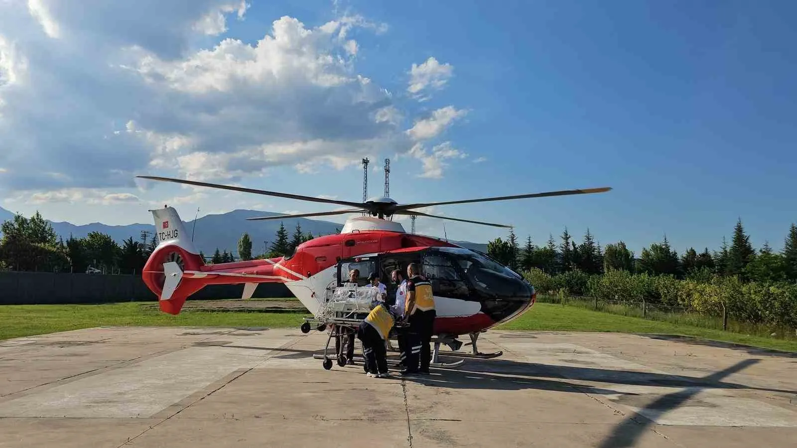 Minik ikizler için gökyüzünde seferberlik: Helikopter ambulans hayat kurtardı