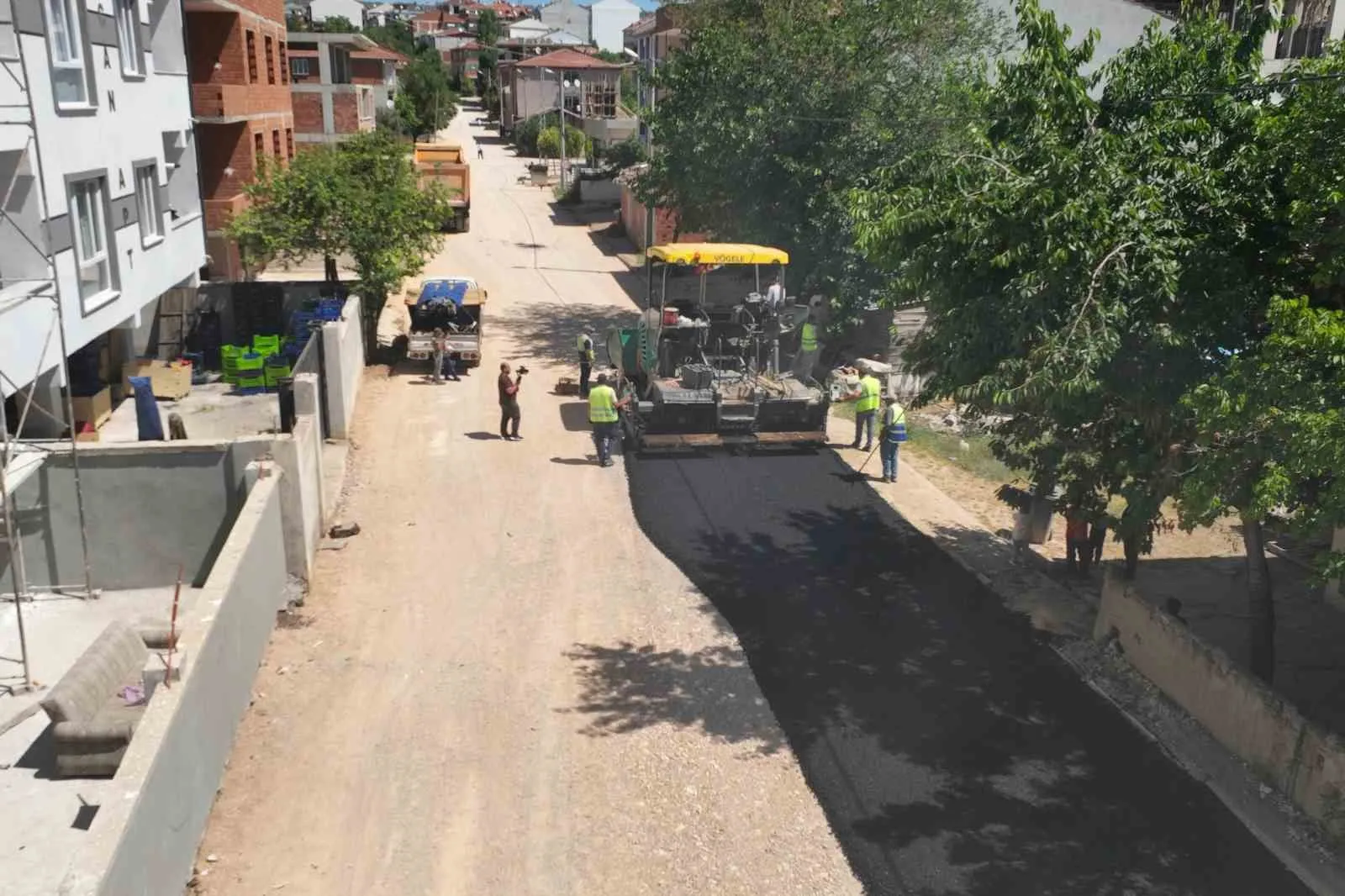 İnegöl’ün ulaşım ağında büyük değişim: Huzur Mahallesi’nde asfalt seferberliği