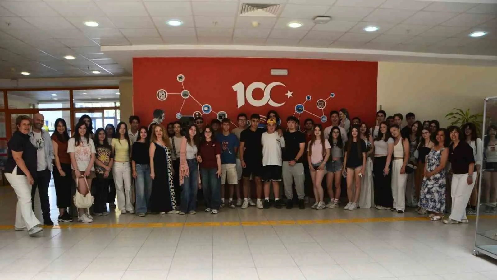 Dijital dünyada içerik üreticisi dönemi: Lise öğrencileri Ege Üniversitesi’nde mesleki yetkinlik kazanıyor