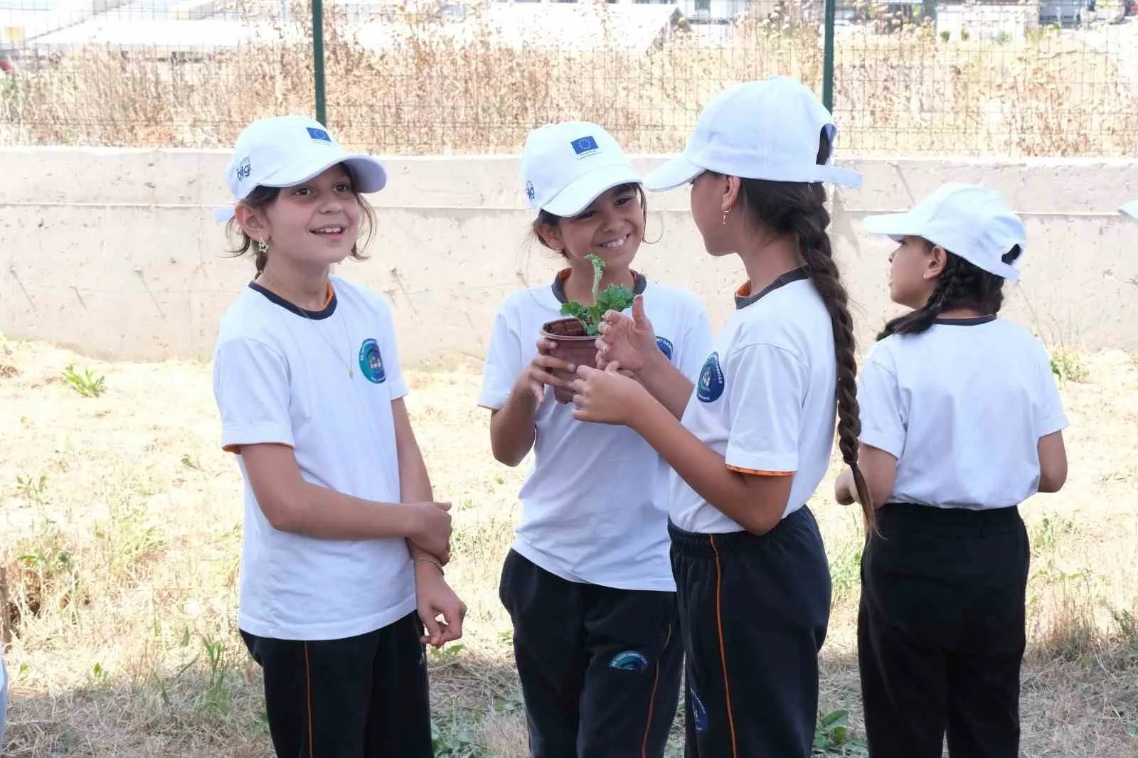 Minik eller toprağa dokundu: Geleceğin çevrecileri Bursa'da yetişiyor