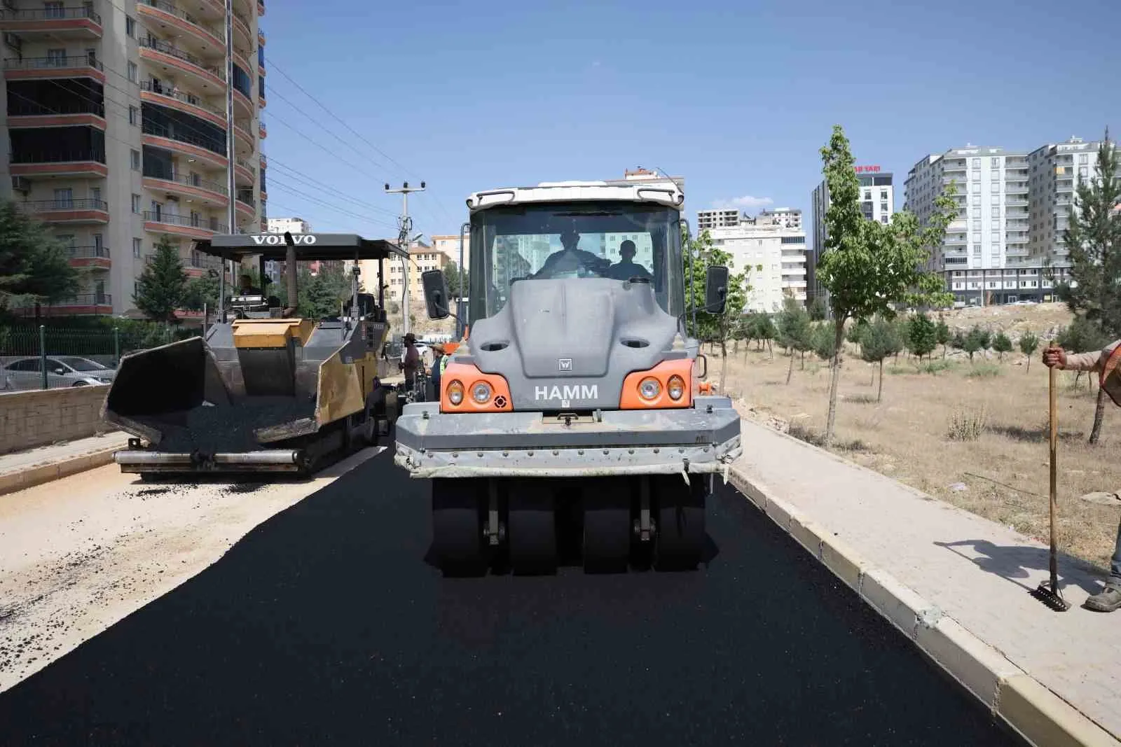 Artuklu yollarında hummalı çalışma: Ulaşım konforu artıyor