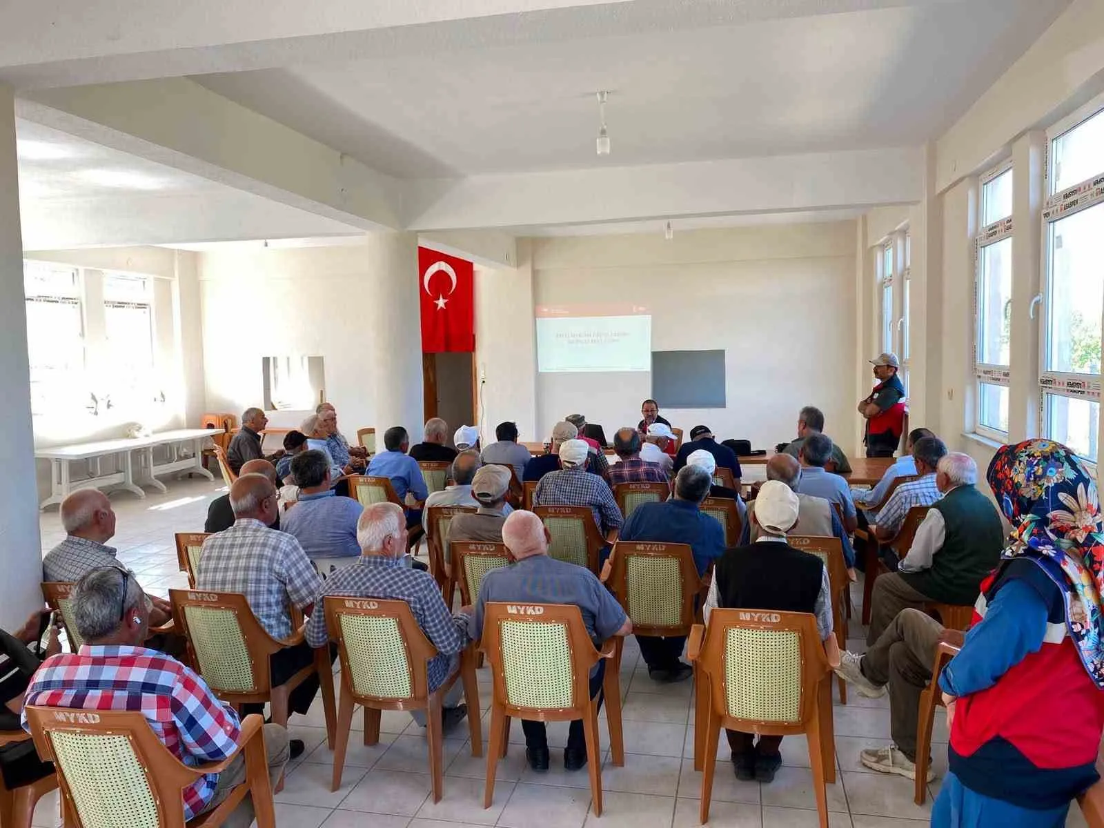 Tavşanlılı çiftçilere zirai ilaçlamada uzmanlık sertifikası yolu açıldı