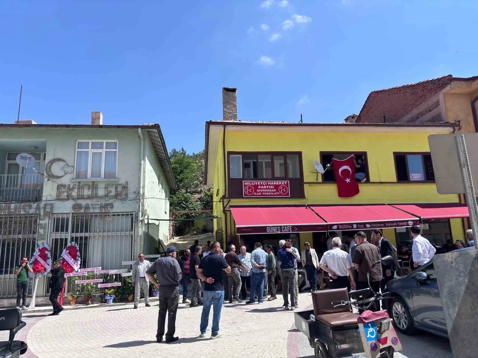 Sivrihisar’da MHP’den gövde gösterisi: Yeni merkez kapılarını açtı