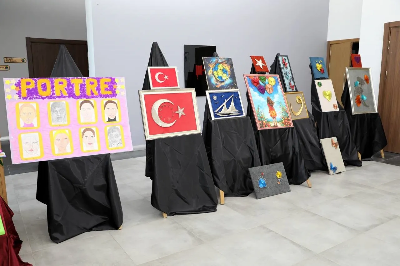 Karasu'da sanat rüzgarı: 850 kursiyerin emeği sergide buluştu
