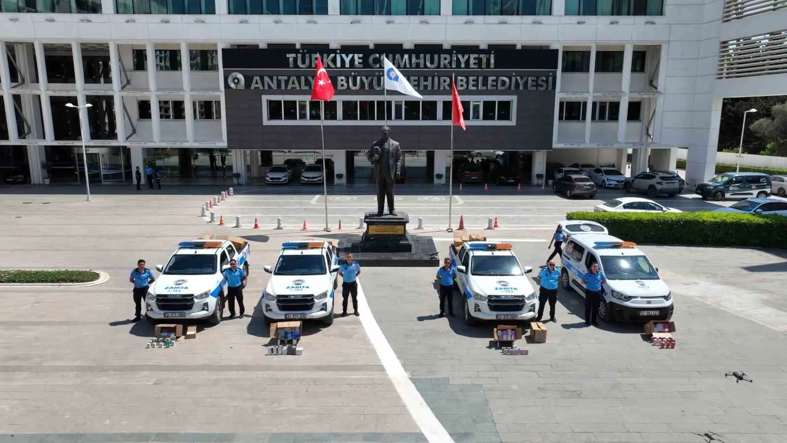 Turistleri hedef alan sahte parfüm operasyonu: Binlerce ürüne el konuldu