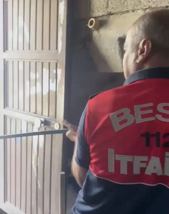 Besni’de garajda istenmeyen misafir: İtfaiye ekipleri harekete geçti
