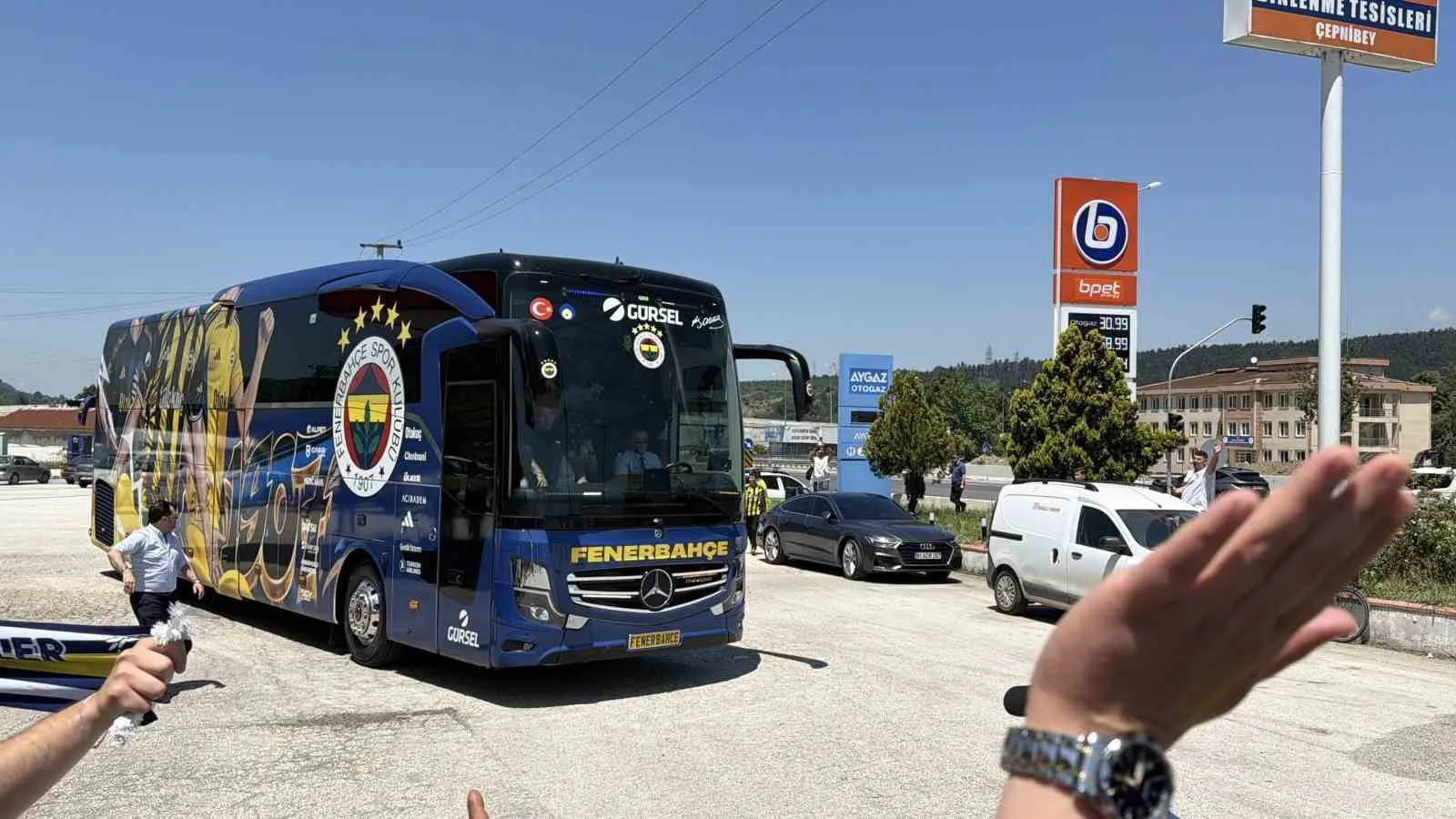 Sarı-Lacivertli kafileye Düzce'de meşaleli karşılama