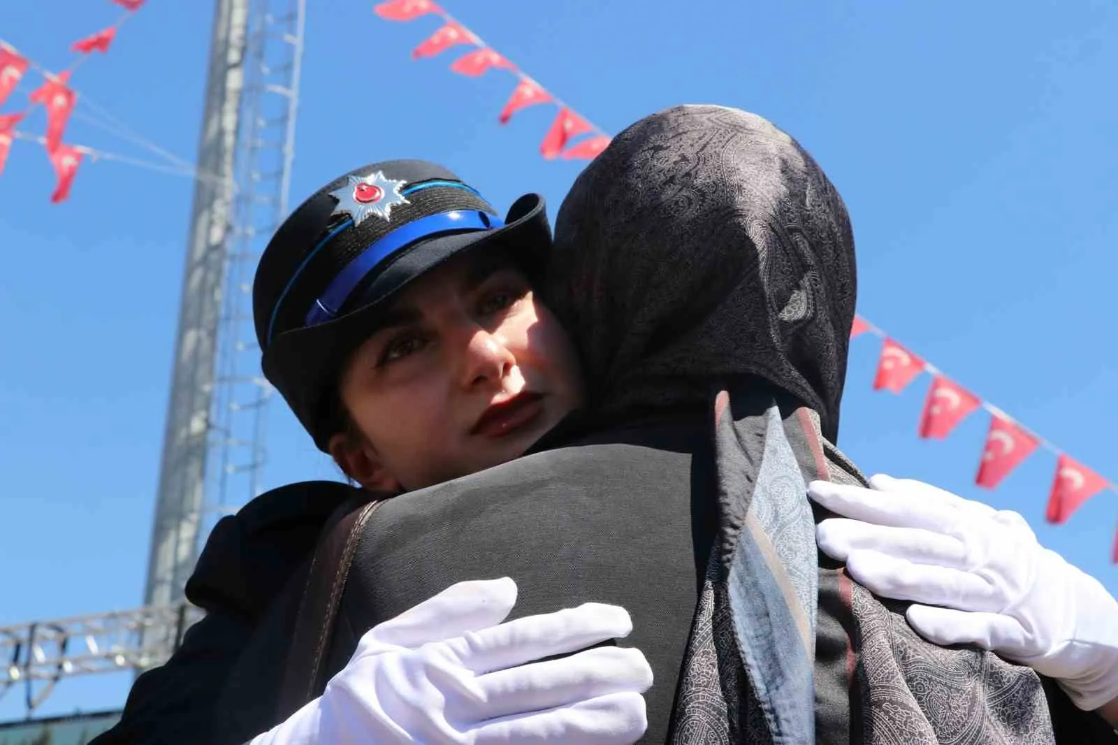 Şehit babasının üniformasını gururla devraldı: Sivas’ta duygusal mezuniyet