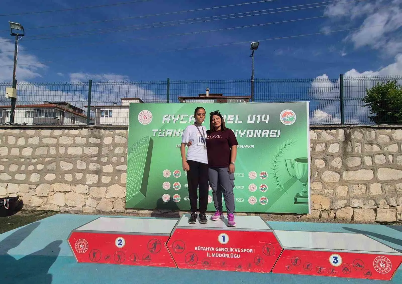 Kayserili atletten Kütahya’da çifte gurur: Podyumun yeni ismi Ayşe Hatun Dindar