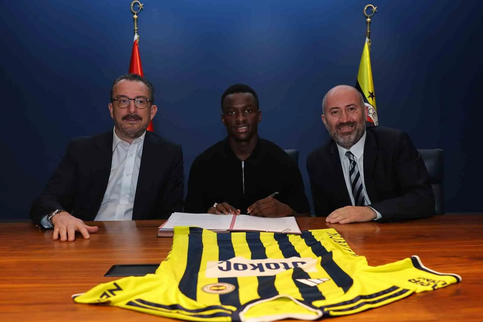 Fenerbahçe’nin yeni gözdesi Senegal’den geldi: Geleceğin yıldızı imzayı attı