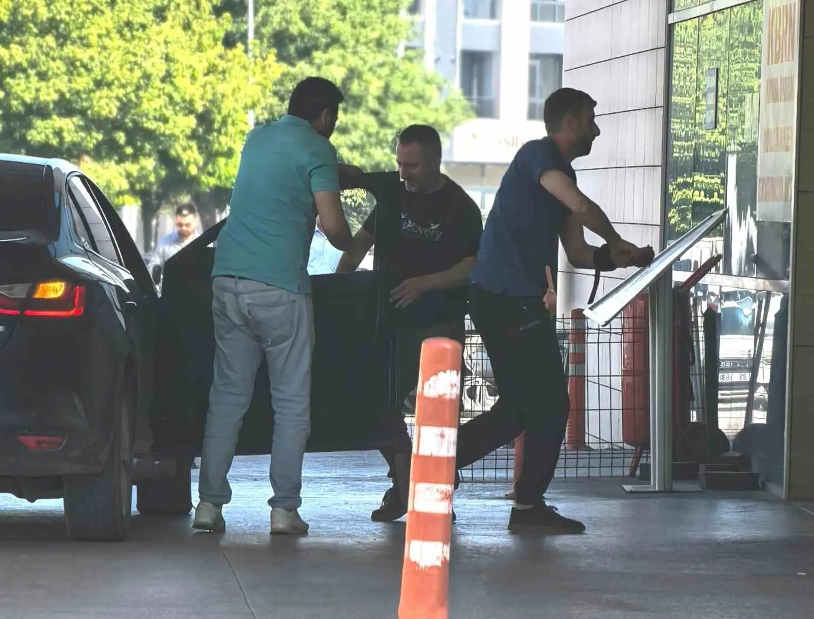 İnegöl'de mobilya fabrikasında korkunç kaza: Bir anlık dikkatsizlik parmağından etti
