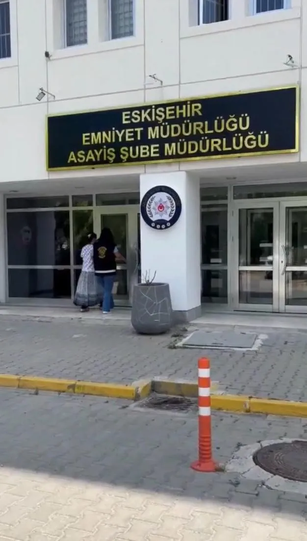 Eskişehir'de evleri hedef alan hırsızlık şebekesine darbe: İki kadın tutuklandı
