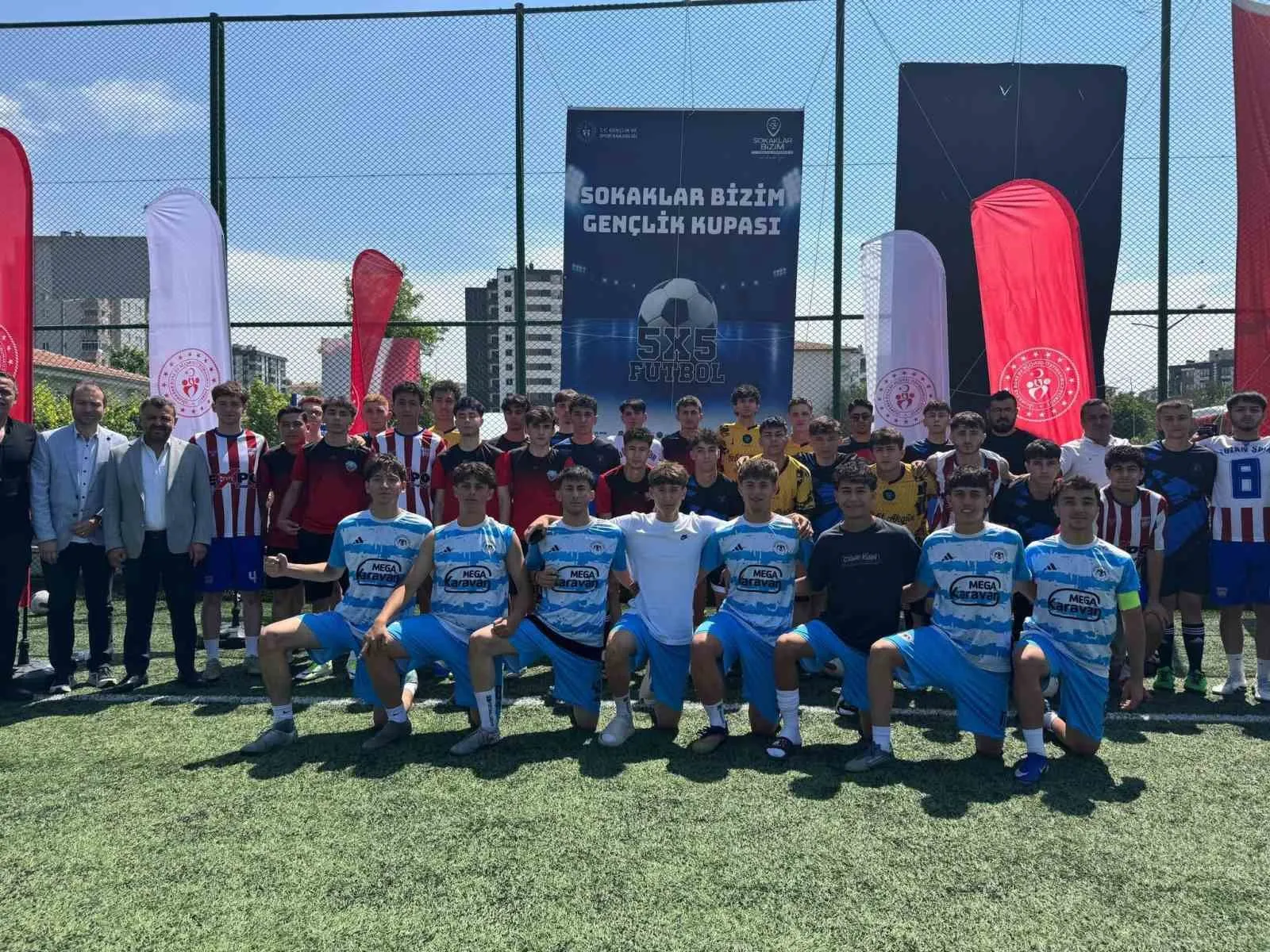 Kayseri'de futbol heyecanı zirveye taşındı: Genç yetenekler Türkiye finalleri için sahada