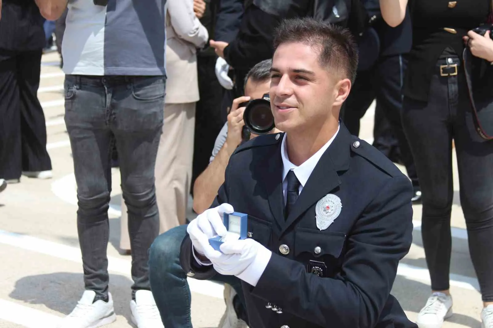 Adana'da çifte mutluluk: Mezuniyet töreninde unutulmaz teklif