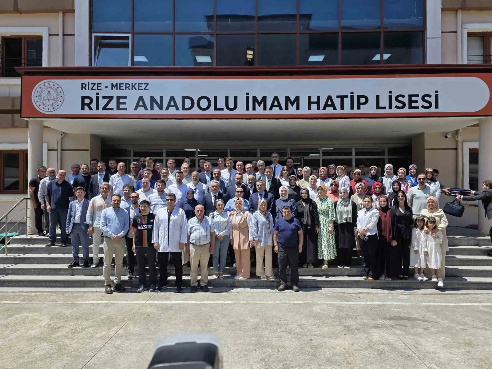 Bakan Tekin'den Rize'de istişare vurgusu: Kararlar sahada şekilleniyor