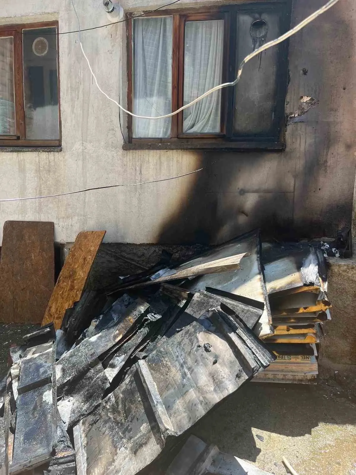 Eskişehir'de korkutan çatı yangını: Ekipler zamanla yarıştı
