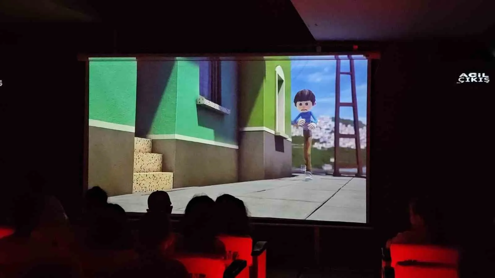 Beyaz perdenin büyüsü Zonguldak sahiline taşındı: TRT Sinema Tırı çocukları ağırladı