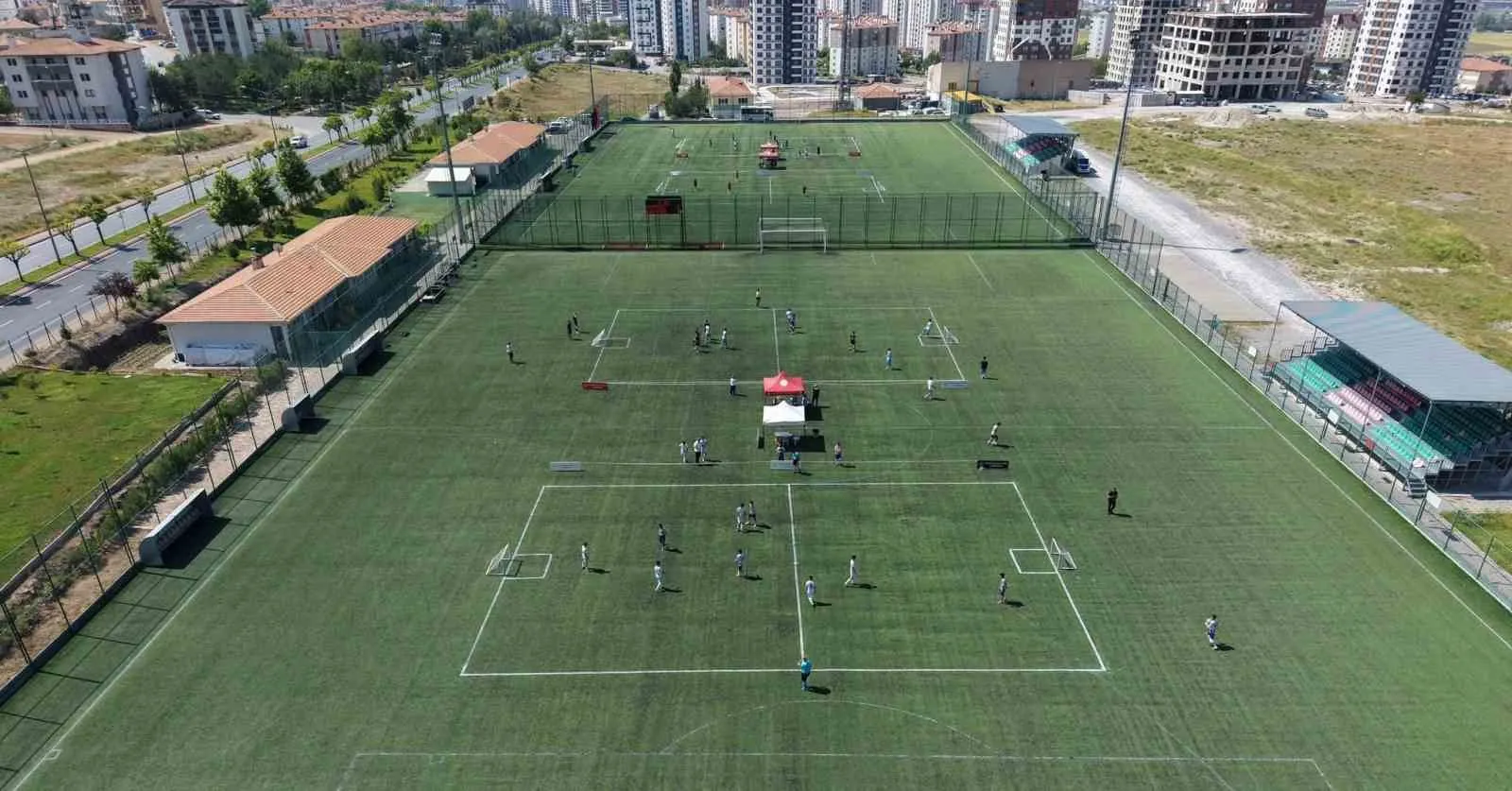 Kayseri'de futbol heyecanı zirveye taşındı: Genç yetenekler Türkiye finalleri için sahada