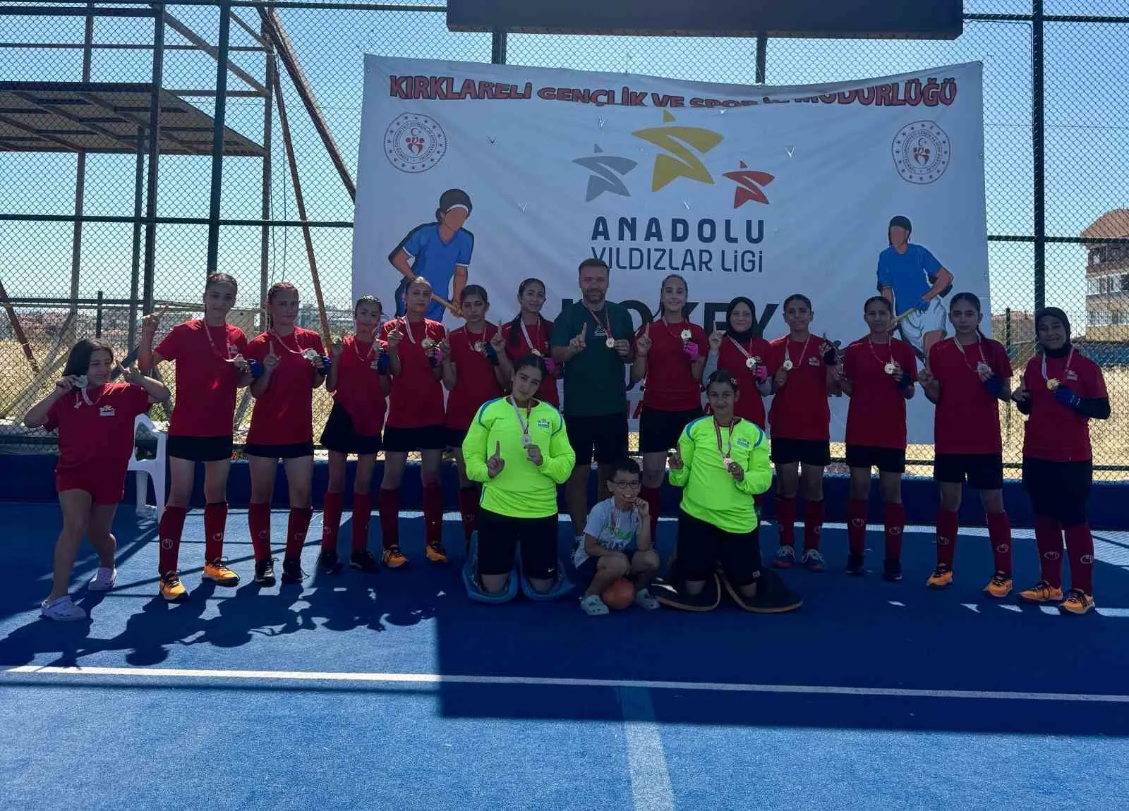 Manisa'nın hokeydeki yükselen yıldızları: Rakiplerini devirip zirveye yerleştiler