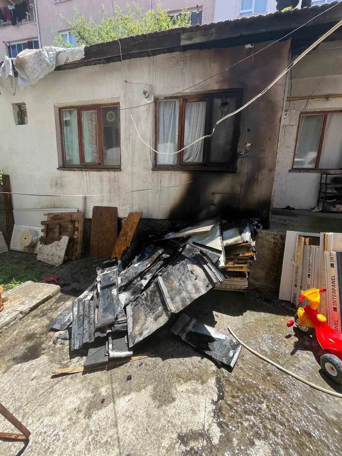 Eskişehir'de korkutan çatı yangını: Ekipler zamanla yarıştı