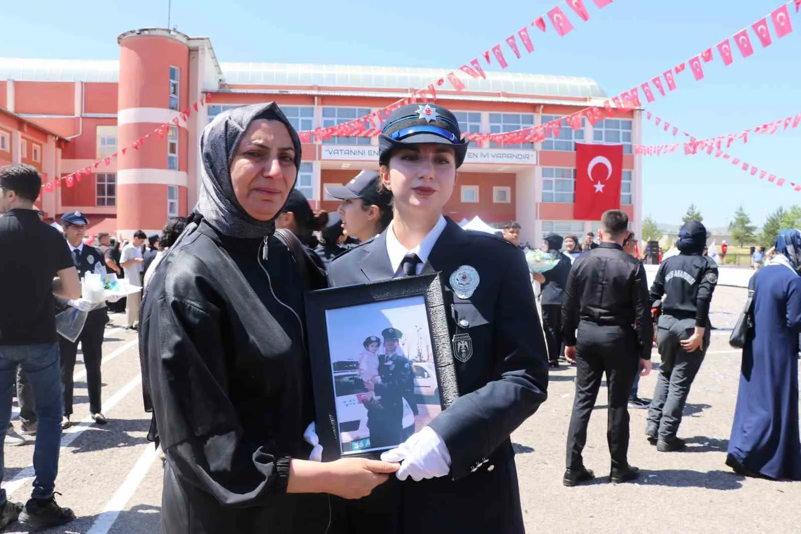 Şehit babasının üniformasını gururla devraldı: Sivas’ta duygusal mezuniyet