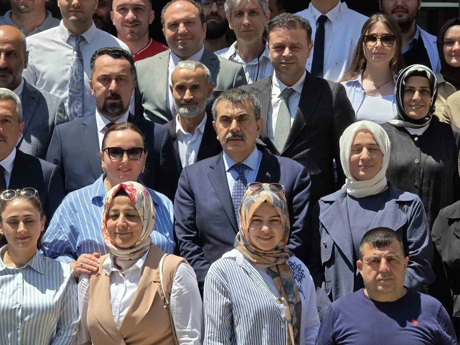 Bakan Tekin'den Rize'de istişare vurgusu: Kararlar sahada şekilleniyor