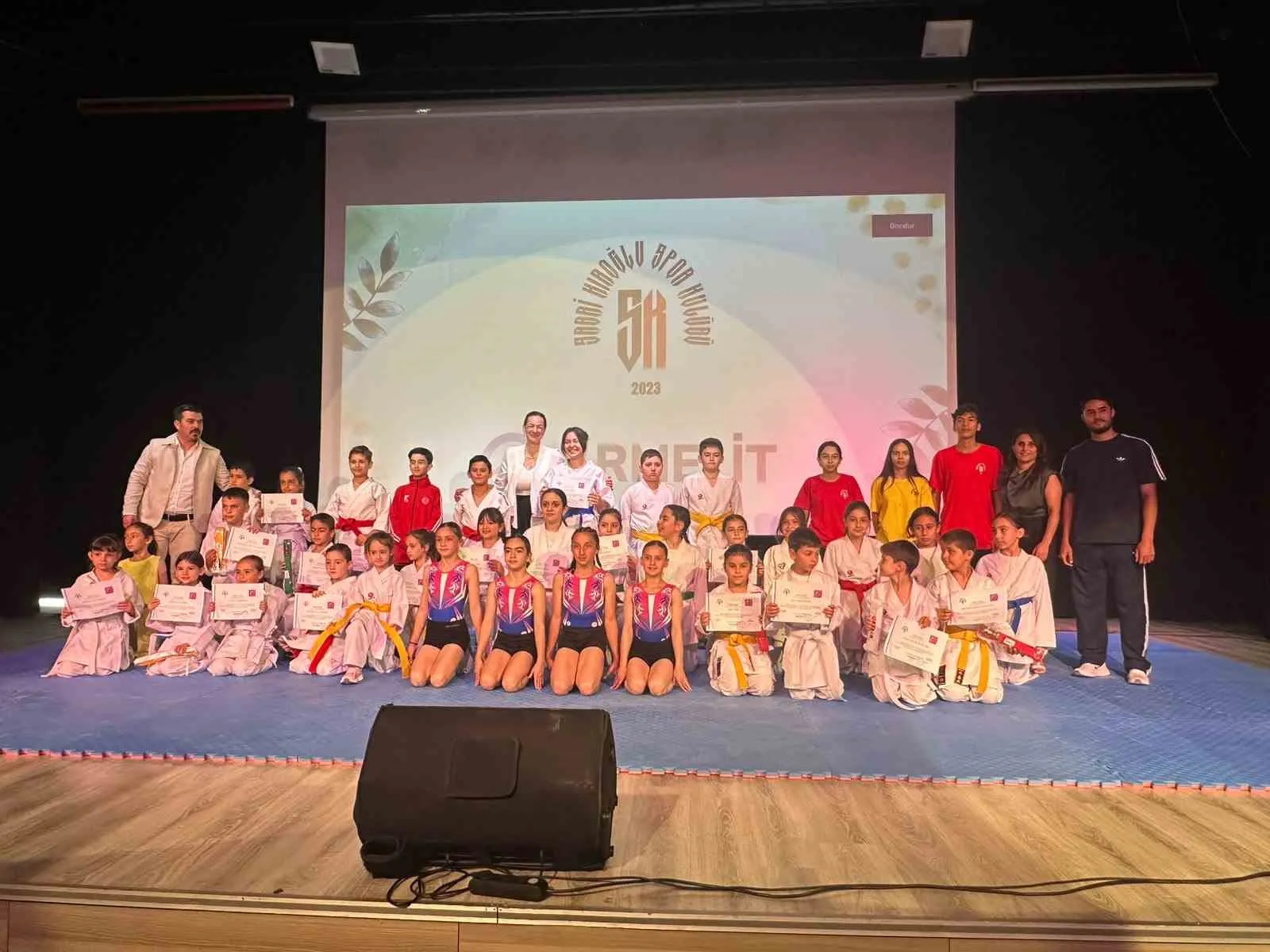 Düzce’de sahne ve ring birleşti: Gençler için güç birliği