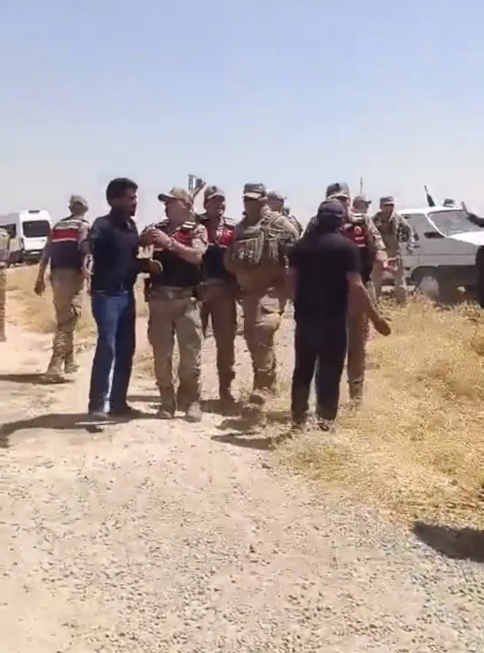 Harran’da kanlı muhtarlık davası tarlaya sıçradı: Jandarma müdahalesiyle önlendi