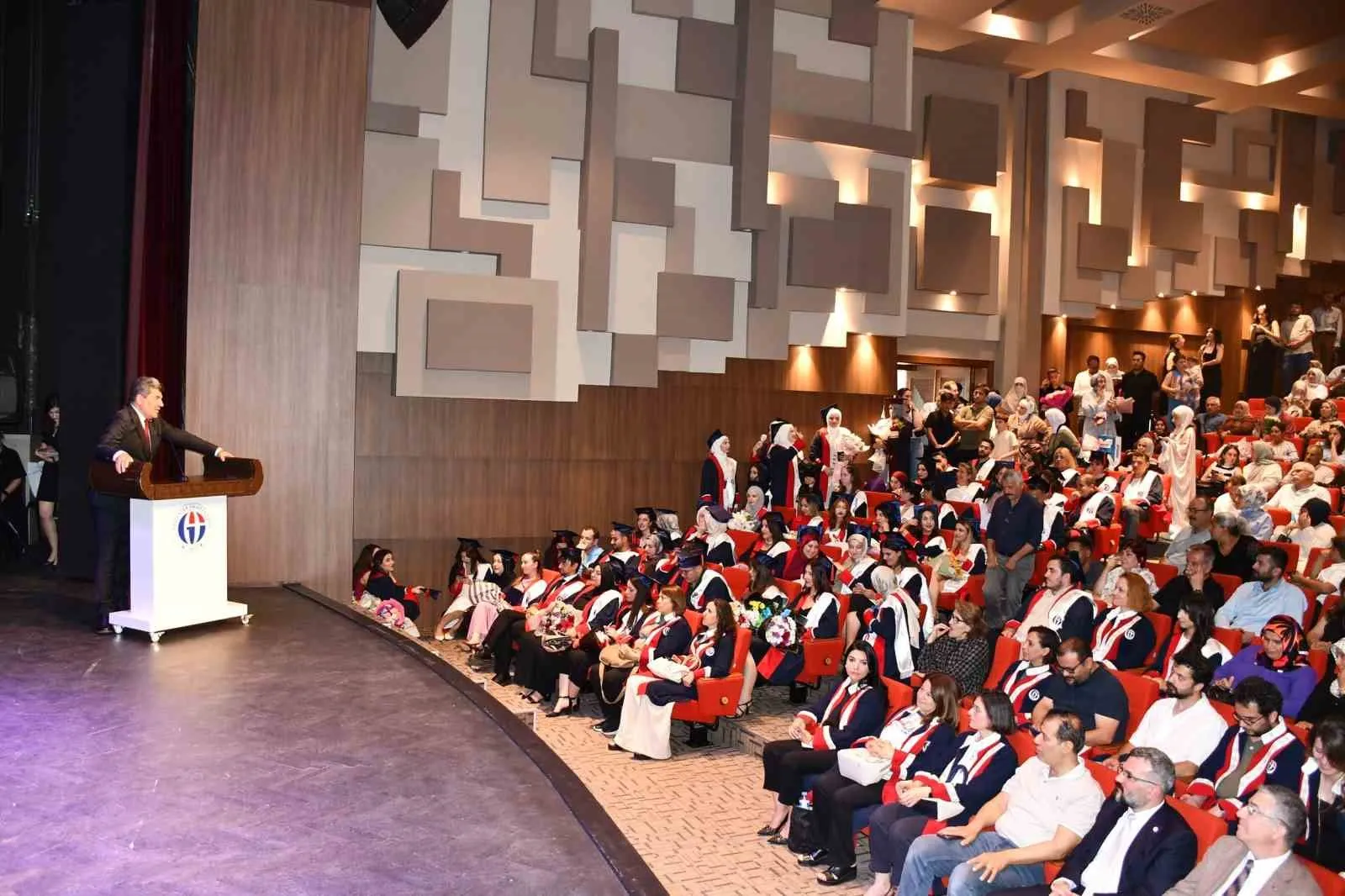Halı sektörünün geleceği genç tasarımcılara emanet: Hayal kurmaktan vazgeçmeyin