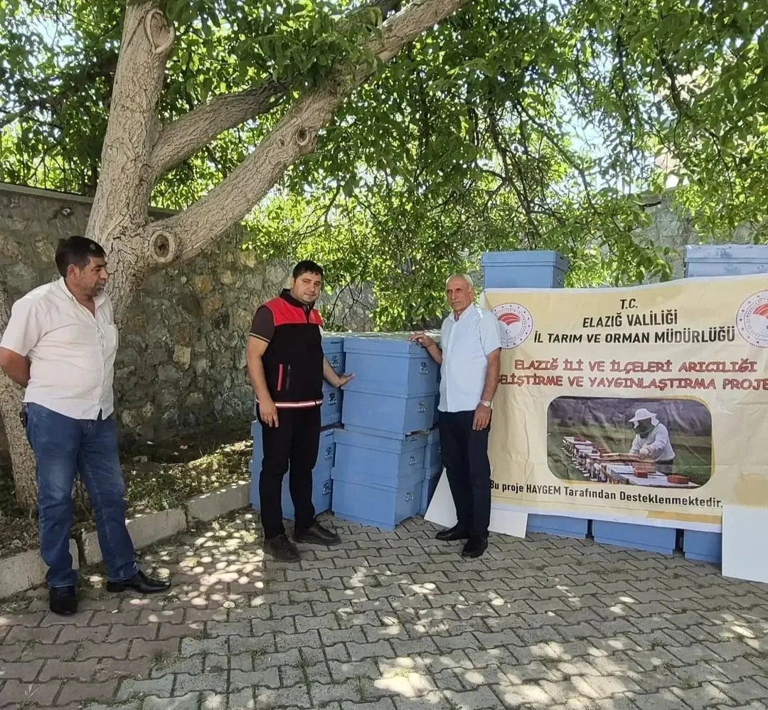 Sivrice'de bal üretimi için dev adım: Üreticilere kovan desteği sağlandı